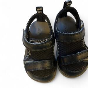 Tevas toddler size 5 hurricane sandal with closed toes